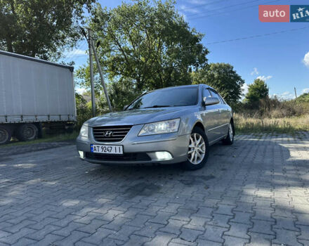 Сірий Хендай Соната, об'ємом двигуна 2 л та пробігом 237 тис. км за 6800 $, фото 1 на Automoto.ua
