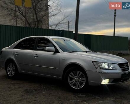 Сірий Хендай Соната, об'ємом двигуна 2 л та пробігом 180 тис. км за 5700 $, фото 1 на Automoto.ua