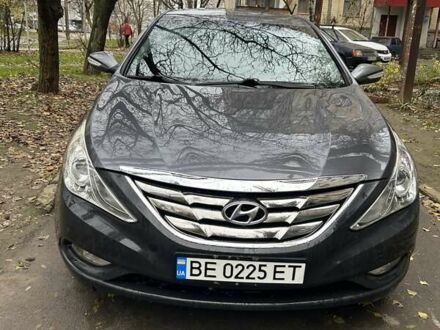Сірий Хендай Соната, об'ємом двигуна 2 л та пробігом 277 тис. км за 6500 $, фото 1 на Automoto.ua