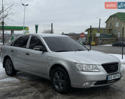 Серый Хендай Соната, объемом двигателя 2 л и пробегом 243 тыс. км за 5500 $, фото 1 на Automoto.ua
