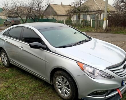 Сірий Хендай Соната, об'ємом двигуна 2.4 л та пробігом 250 тис. км за 7000 $, фото 1 на Automoto.ua