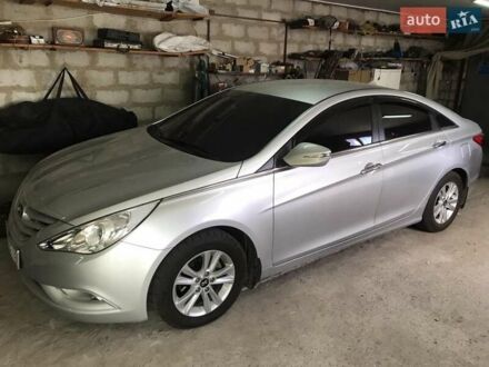 Хендай Соната 2010 у Запоріжжя на Automoto.ua Сірий Хендай Соната, об'ємом двигуна 2 л та пробігом 77 тис. км за 10700 $, фото 1 на Automoto.ua
