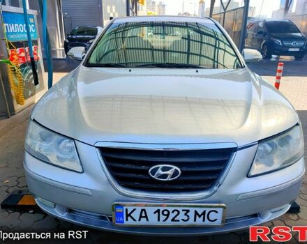 Хендай Соната 2010 в Киеве на Automoto.ua Серый Хендай Соната, объемом двигателя 2 л и пробегом 300 тыс. км за 5000 $, фото 1 на Automoto.ua