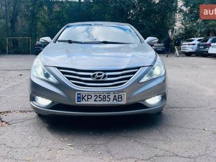 Серый Хендай Соната, объемом двигателя 2 л и пробегом 337 тыс. км за 7800 $, фото 1 на Automoto.ua