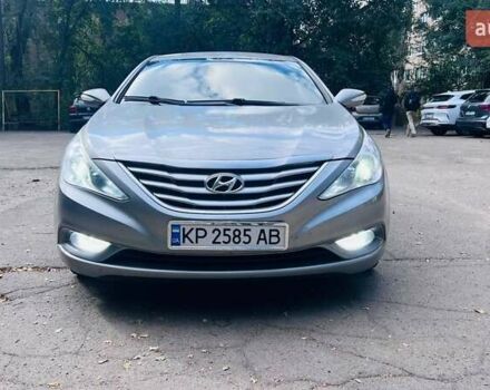 Серый Хендай Соната, объемом двигателя 2 л и пробегом 337 тыс. км за 7800 $, фото 1 на Automoto.ua