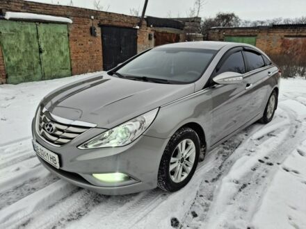 Серый Хендай Соната, объемом двигателя 2 л и пробегом 227 тыс. км за 6999 $, фото 1 на Automoto.ua