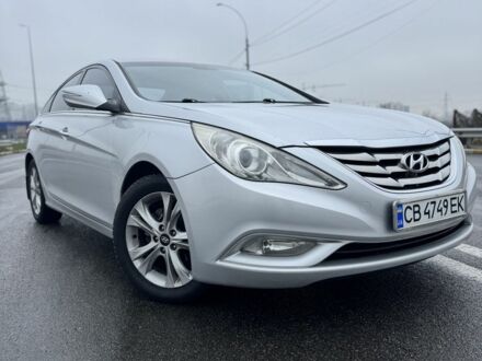Серый Хендай Соната, объемом двигателя 2.4 л и пробегом 200 тыс. км за 7500 $, фото 1 на Automoto.ua
