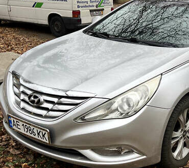Серый Хендай Соната, объемом двигателя 2.36 л и пробегом 207 тыс. км за 8500 $, фото 1 на Automoto.ua