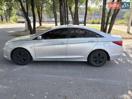 Сірий Хендай Соната, об'ємом двигуна 2 л та пробігом 307 тис. км за 6200 $, фото 1 на Automoto.ua