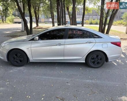 Серый Хендай Соната, объемом двигателя 2 л и пробегом 307 тыс. км за 6200 $, фото 1 на Automoto.ua