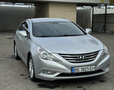 Сірий Хендай Соната, об'ємом двигуна 2 л та пробігом 150 тис. км за 8500 $, фото 1 на Automoto.ua