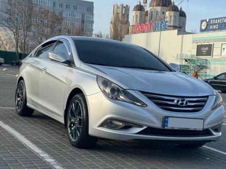 Сірий Хендай Соната, об'ємом двигуна 2 л та пробігом 185 тис. км за 10500 $, фото 1 на Automoto.ua