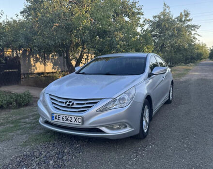 Сірий Хендай Соната, об'ємом двигуна 2 л та пробігом 230 тис. км за 8300 $, фото 1 на Automoto.ua