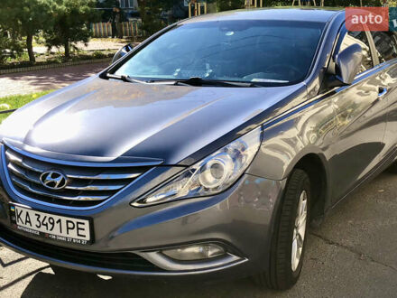 Сірий Хендай Соната, об'ємом двигуна 2 л та пробігом 240 тис. км за 8400 $, фото 1 на Automoto.ua