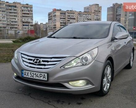 Серый Хендай Соната, объемом двигателя 2.36 л и пробегом 209 тыс. км за 8900 $, фото 1 на Automoto.ua