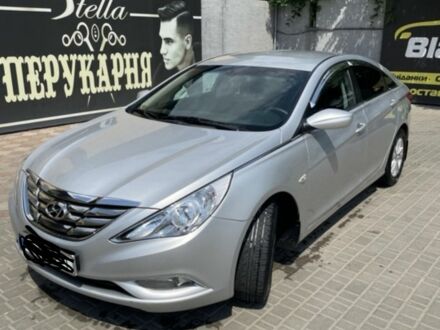 Сірий Хендай Соната, об'ємом двигуна 2 л та пробігом 240 тис. км за 7200 $, фото 1 на Automoto.ua