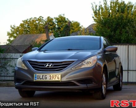 Сірий Хендай Соната, об'ємом двигуна 2.4 л та пробігом 260 тис. км за 8800 $, фото 1 на Automoto.ua