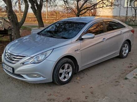 Серый Хендай Соната, объемом двигателя 2 л и пробегом 378 тыс. км за 7300 $, фото 1 на Automoto.ua