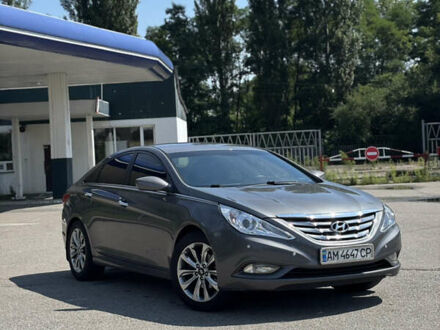 Сірий Хендай Соната, об'ємом двигуна 2.4 л та пробігом 200 тис. км за 7499 $, фото 1 на Automoto.ua