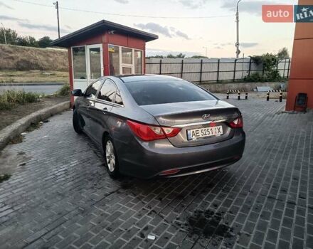 Сірий Хендай Соната, об'ємом двигуна 2 л та пробігом 279 тис. км за 7300 $, фото 1 на Automoto.ua