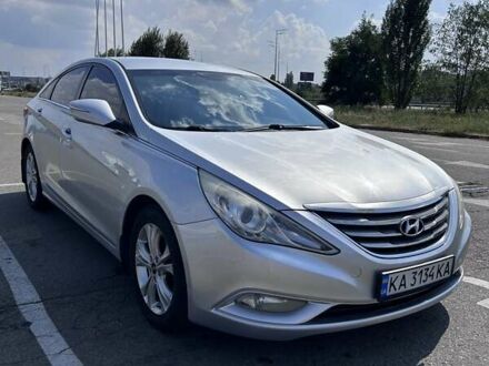 Хендай Соната 2011 у Овруче на Automoto.ua Сірий Хендай Соната, об'ємом двигуна 2 л та пробігом 286 тис. км за 9000 $, фото 1 на Automoto.ua