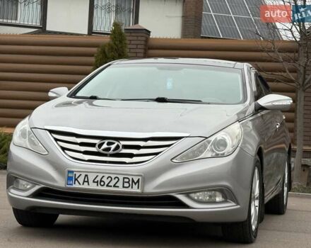 Сірий Хендай Соната, об'ємом двигуна 2.36 л та пробігом 187 тис. км за 9400 $, фото 1 на Automoto.ua
