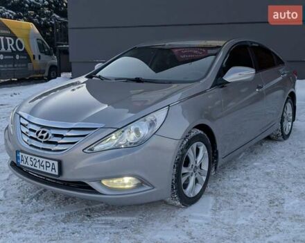 Серый Хендай Соната, объемом двигателя 2.4 л и пробегом 211 тыс. км за 8600 $, фото 1 на Automoto.ua