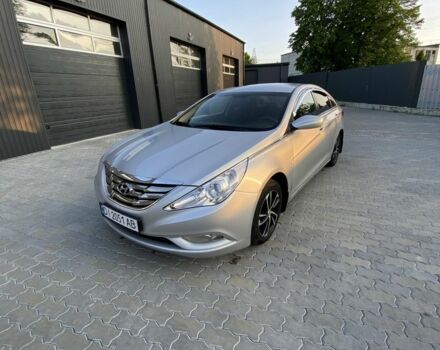 Серый Хендай Соната, объемом двигателя 2 л и пробегом 194 тыс. км за 7600 $, фото 1 на Automoto.ua