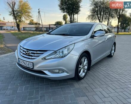 Серый Хендай Соната, объемом двигателя 2.4 л и пробегом 181 тыс. км за 7900 $, фото 1 на Automoto.ua