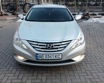 Серый Хендай Соната, объемом двигателя 2 л и пробегом 184 тыс. км за 7500 $, фото 1 на Automoto.ua