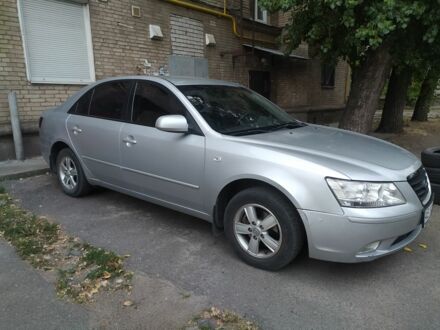 Сірий Хендай Соната, об'ємом двигуна 2 л та пробігом 320 тис. км за 4900 $, фото 1 на Automoto.ua