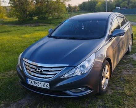 Серый Хендай Соната, объемом двигателя 2 л и пробегом 200 тыс. км за 8800 $, фото 1 на Automoto.ua
