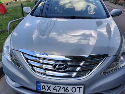Сірий Хендай Соната, об'ємом двигуна 2.36 л та пробігом 220 тис. км за 8200 $, фото 1 на Automoto.ua