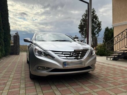 Хендай Соната 2011 у Ужгороді на Automoto.ua Сірий Хендай Соната, об'ємом двигуна 2.4 л та пробігом 168 тис. км за 8500 $, фото 1 на Automoto.ua