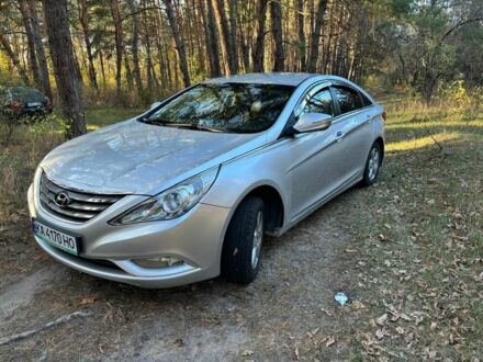 Серый Хендай Соната, объемом двигателя 2 л и пробегом 387 тыс. км за 7800 $, фото 1 на Automoto.ua
