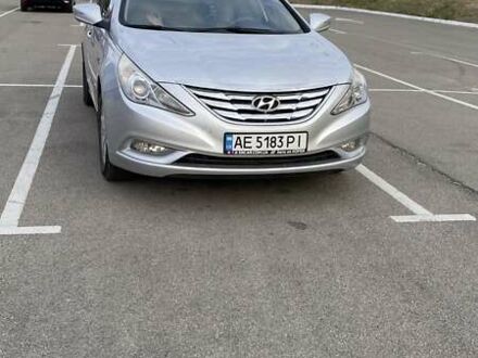 Сірий Хендай Соната, об'ємом двигуна 2 л та пробігом 300 тис. км за 7900 $, фото 1 на Automoto.ua