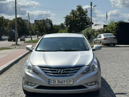 Сірий Хендай Соната, об'ємом двигуна 2 л та пробігом 213 тис. км за 9200 $, фото 1 на Automoto.ua
