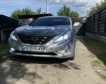 Серый Хендай Соната, объемом двигателя 2 л и пробегом 355 тыс. км за 8500 $, фото 1 на Automoto.ua