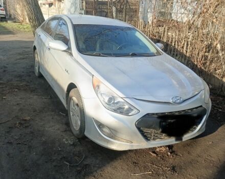 Сірий Хендай Соната, об'ємом двигуна 2.4 л та пробігом 220 тис. км за 10581 $, фото 1 на Automoto.ua