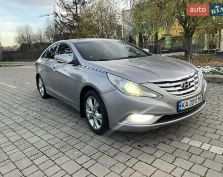Серый Хендай Соната, объемом двигателя 2 л и пробегом 200 тыс. км за 8500 $, фото 1 на Automoto.ua