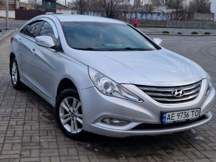 Серый Хендай Соната, объемом двигателя 2 л и пробегом 200 тыс. км за 7300 $, фото 1 на Automoto.ua