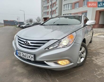 Серый Хендай Соната, объемом двигателя 2 л и пробегом 186 тыс. км за 7800 $, фото 1 на Automoto.ua