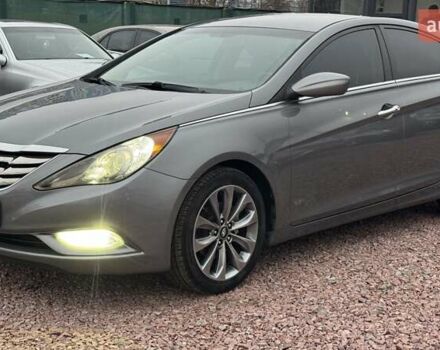 Сірий Хендай Соната, об'ємом двигуна 2 л та пробігом 178 тис. км за 9500 $, фото 1 на Automoto.ua