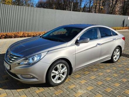 Серый Хендай Соната, объемом двигателя 2 л и пробегом 179 тыс. км за 9500 $, фото 1 на Automoto.ua