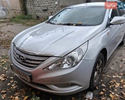 Сірий Хендай Соната, об'ємом двигуна 2 л та пробігом 320 тис. км за 6950 $, фото 1 на Automoto.ua