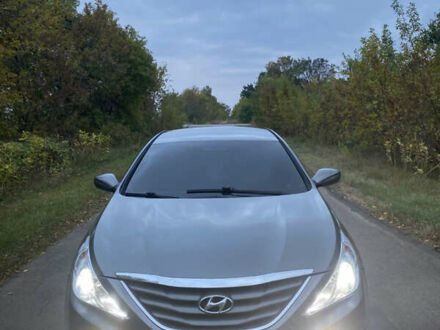 Серый Хендай Соната, объемом двигателя 2.36 л и пробегом 310 тыс. км за 7700 $, фото 1 на Automoto.ua