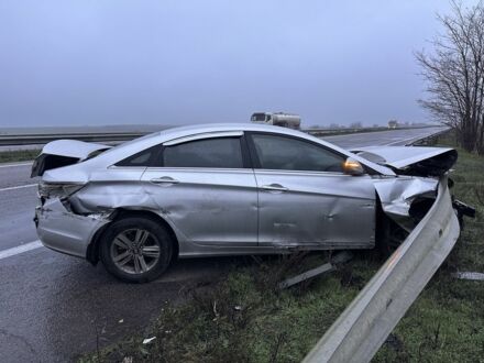 Серый Хендай Соната, объемом двигателя 2 л и пробегом 116 тыс. км за 3500 $, фото 1 на Automoto.ua