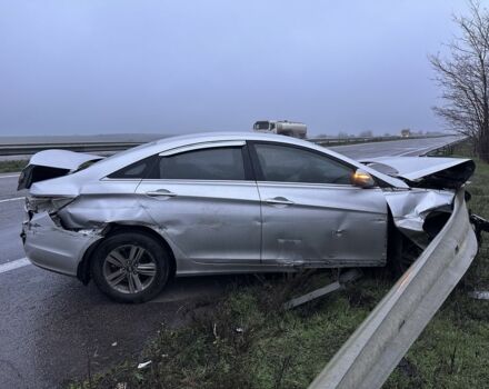 Серый Хендай Соната, объемом двигателя 2 л и пробегом 116 тыс. км за 3500 $, фото 1 на Automoto.ua