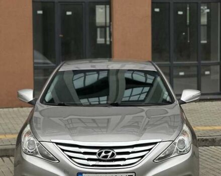 Серый Хендай Соната, объемом двигателя 2 л и пробегом 200 тыс. км за 7300 $, фото 1 на Automoto.ua