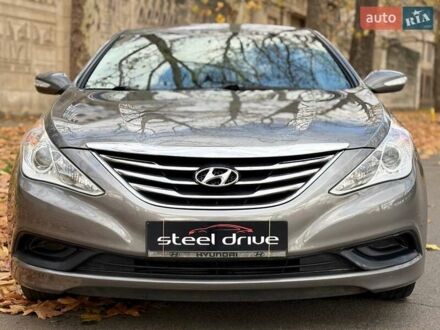 Серый Хендай Соната, объемом двигателя 2.36 л и пробегом 162 тыс. км за 9499 $, фото 1 на Automoto.ua